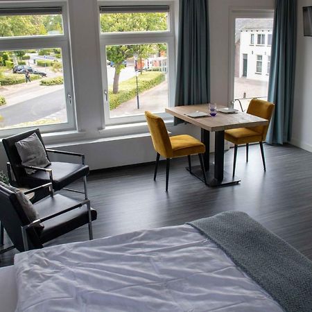 The Town Hotel Studios Appartments Zuidzande Buitenkant foto
